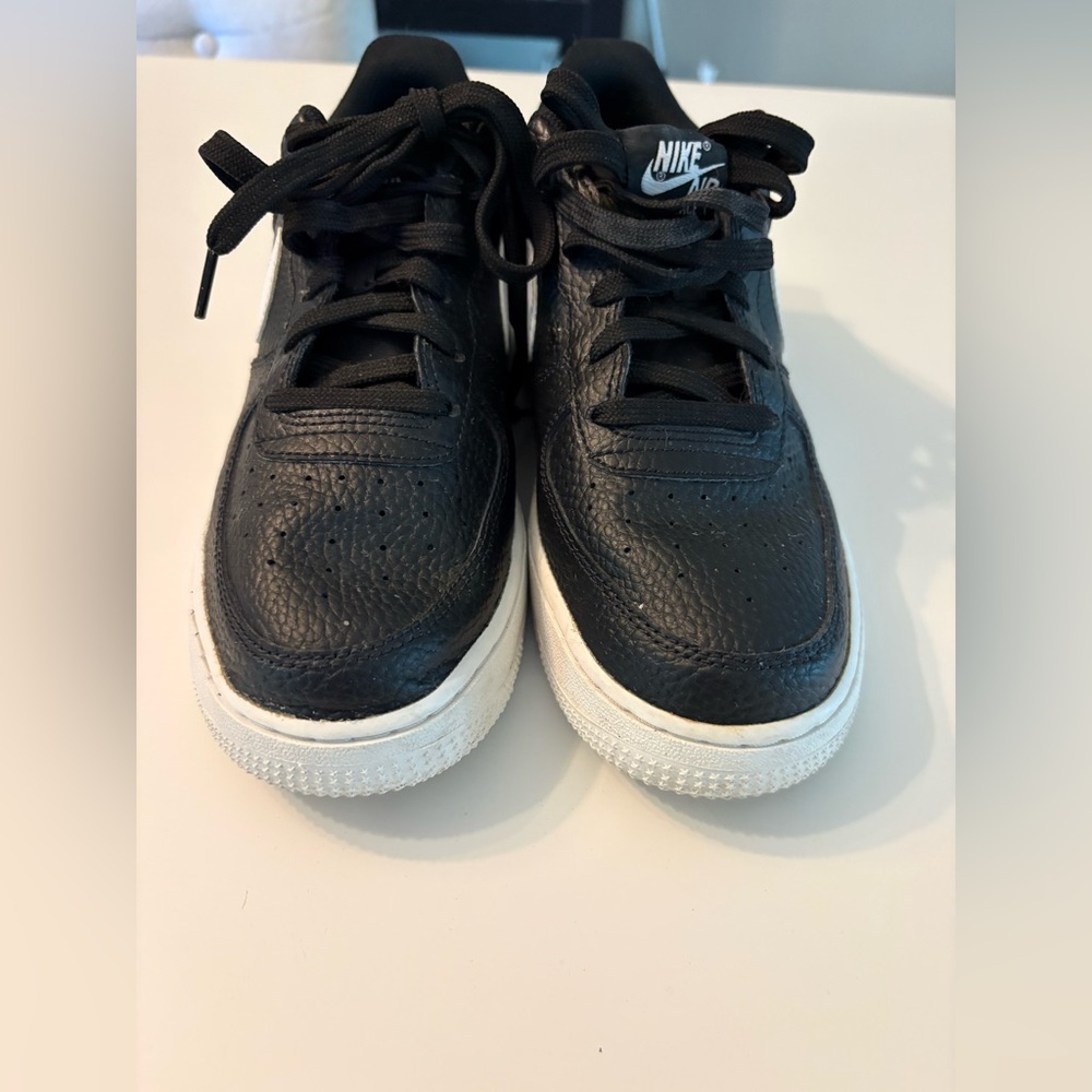 Nike Air Force 1 black/‎ white youth 6.5 (fits women’s 8-8.5) - Picture 2 of 10